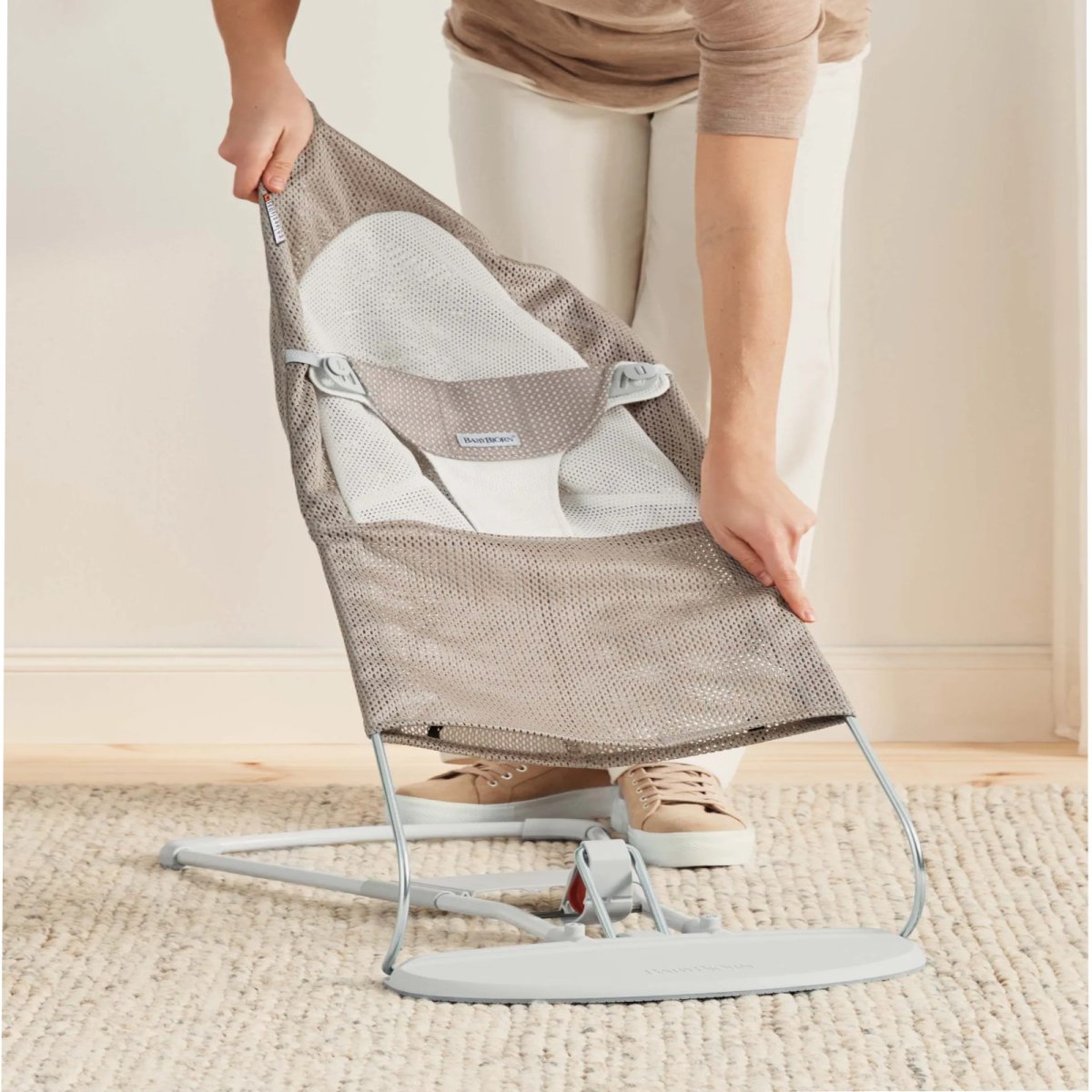 Bouncer Balance Soft, Light Gray Frame - Mesh, Gray Beige/White