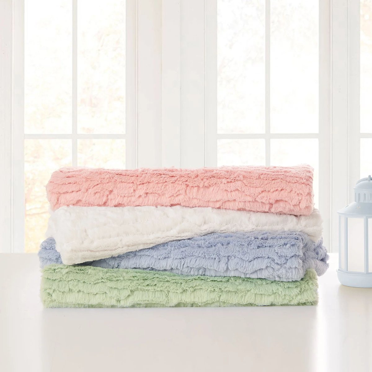 Double Layer Feathered Faux Fur Blanket - White
