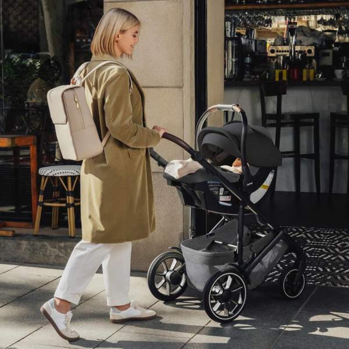 Juni Infant Car Seat with Versa Base - Peppercorn